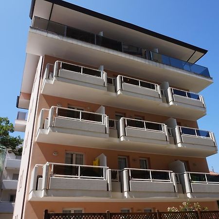 Columbus Dependance Hotel Линяно Сабиадоро Екстериор снимка