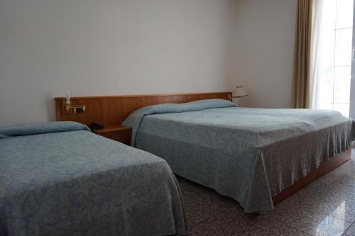 Columbus Dependance Hotel Линяно Сабиадоро Екстериор снимка