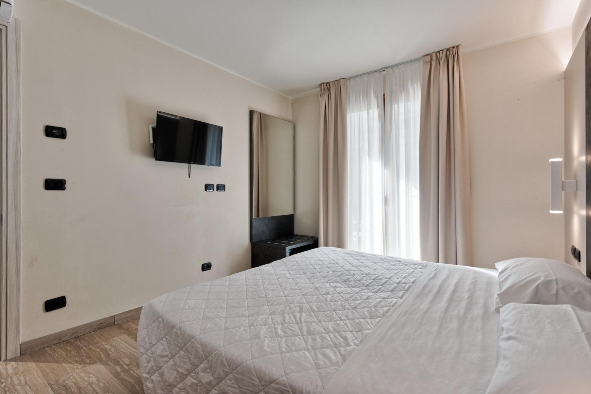 Columbus Dependance Hotel Линяно Сабиадоро Екстериор снимка
