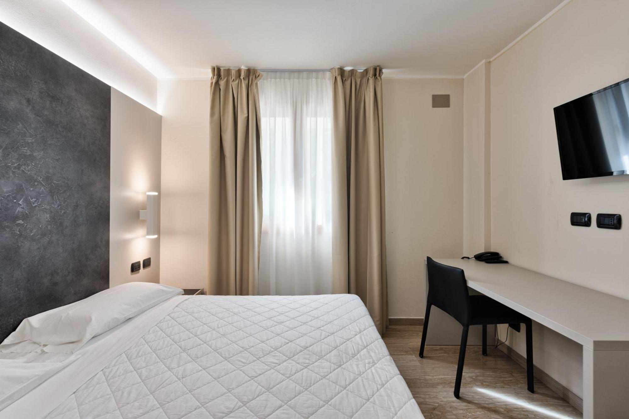 Columbus Dependance Hotel Линяно Сабиадоро Екстериор снимка